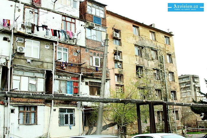 Как живут бакинцы в аварийной пятиэтажке... - РЕПОРТАЖ